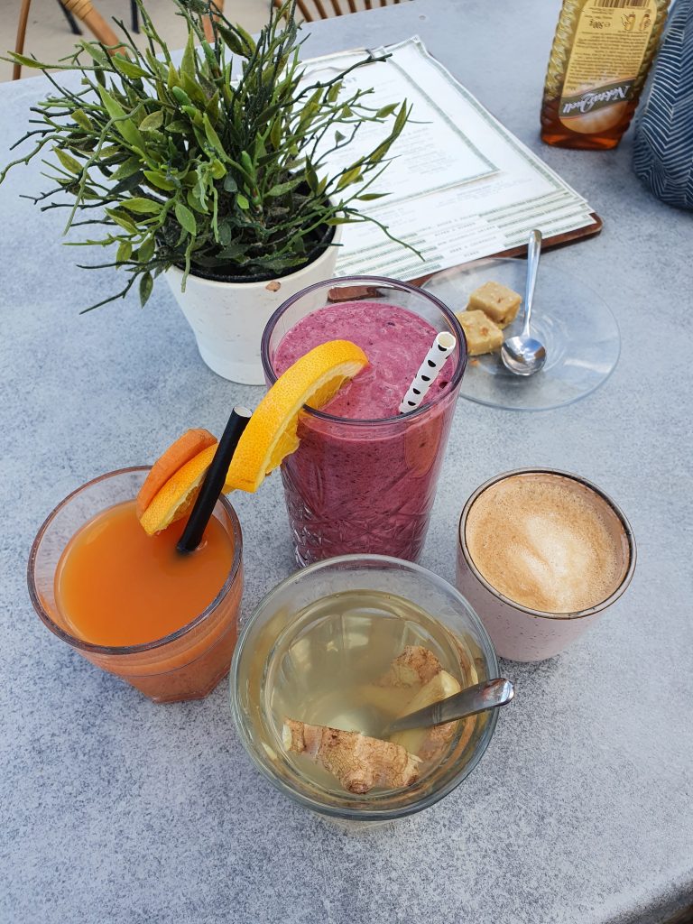 Fresh juices and smoothies at Beachclub BIRDS